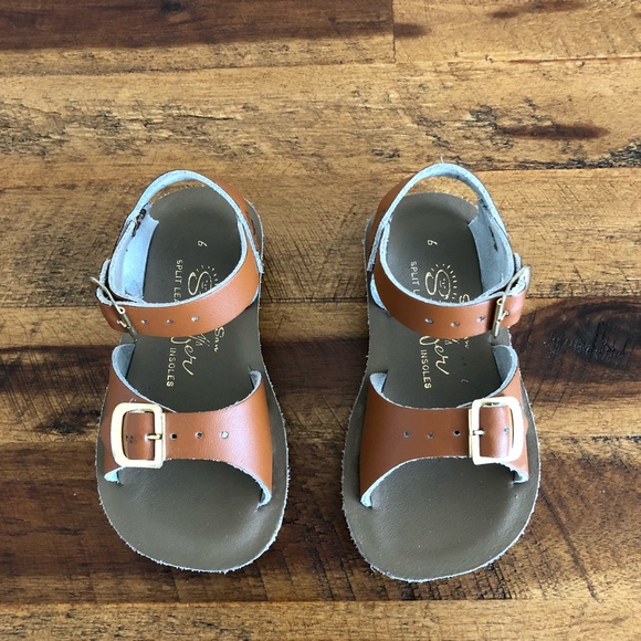 saltwater surfer sandals